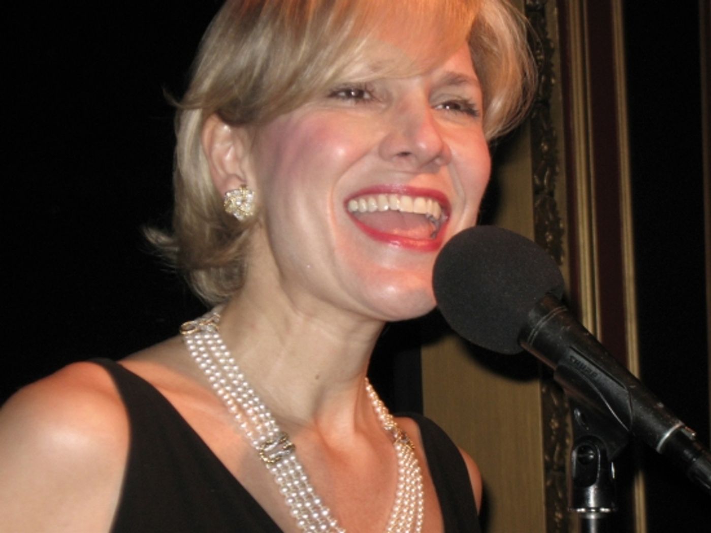 Photo Preview: Stevie Holland's LOVE, LINDA Photo Preview: Stevie Holland's LOVE, LINDA Image