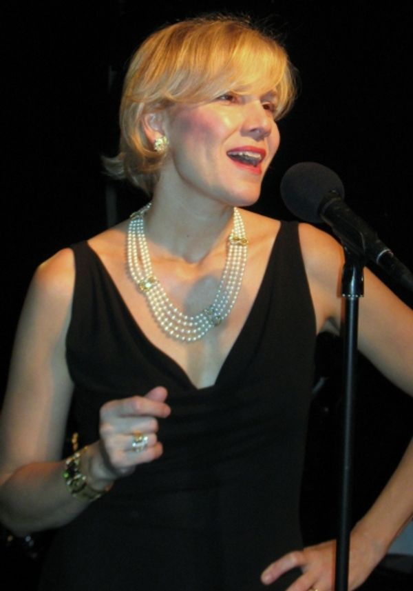 Stevie Holland Photo