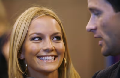 Becki Newton and Chris Diamantopoulos Photo