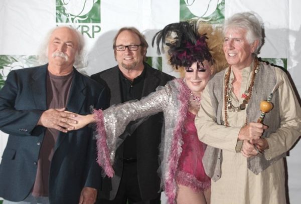 David Crosby, Stephen Stills, Bette Midler and Graham Nash Photo