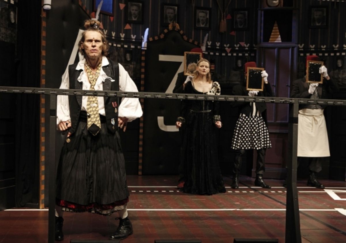 Willem Dafoe, Alenka Kraigher and the company at 