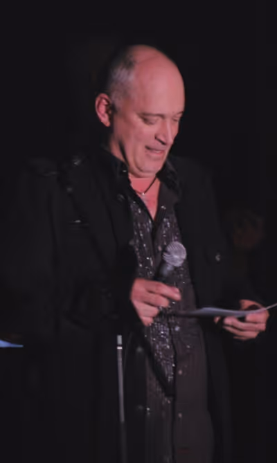 Donnie Kehr starts the evening Photo