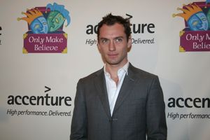Jude Law (Hamlet) @ BroadwayWorld Jude Law (Hamlet) Photo