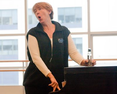 Harriet Harris Photo