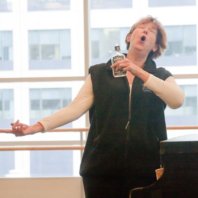 Harriet Harris Photo