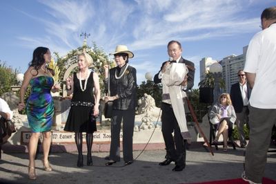 Romi Dames, Tippi Hedren and JoAnne Worley are called on to secure Jim Bentley's  Photo
