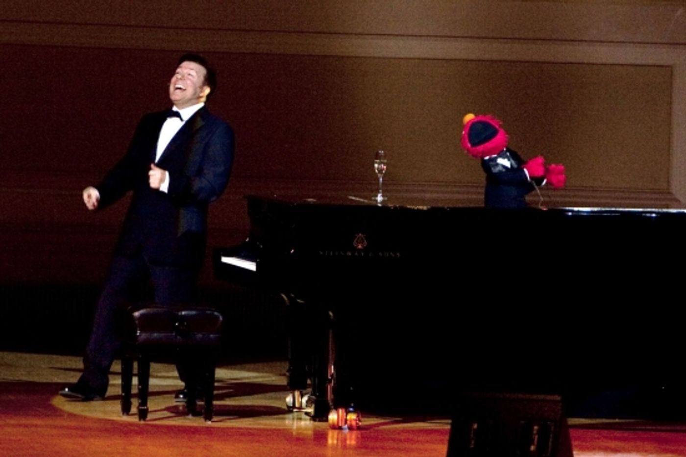 Photo Flash: Ricky Gervais and Elmo 'Play' Carnegie Hall Photo Flash: Ricky Gervais and Elmo 'Play' Carnegie Hall Image