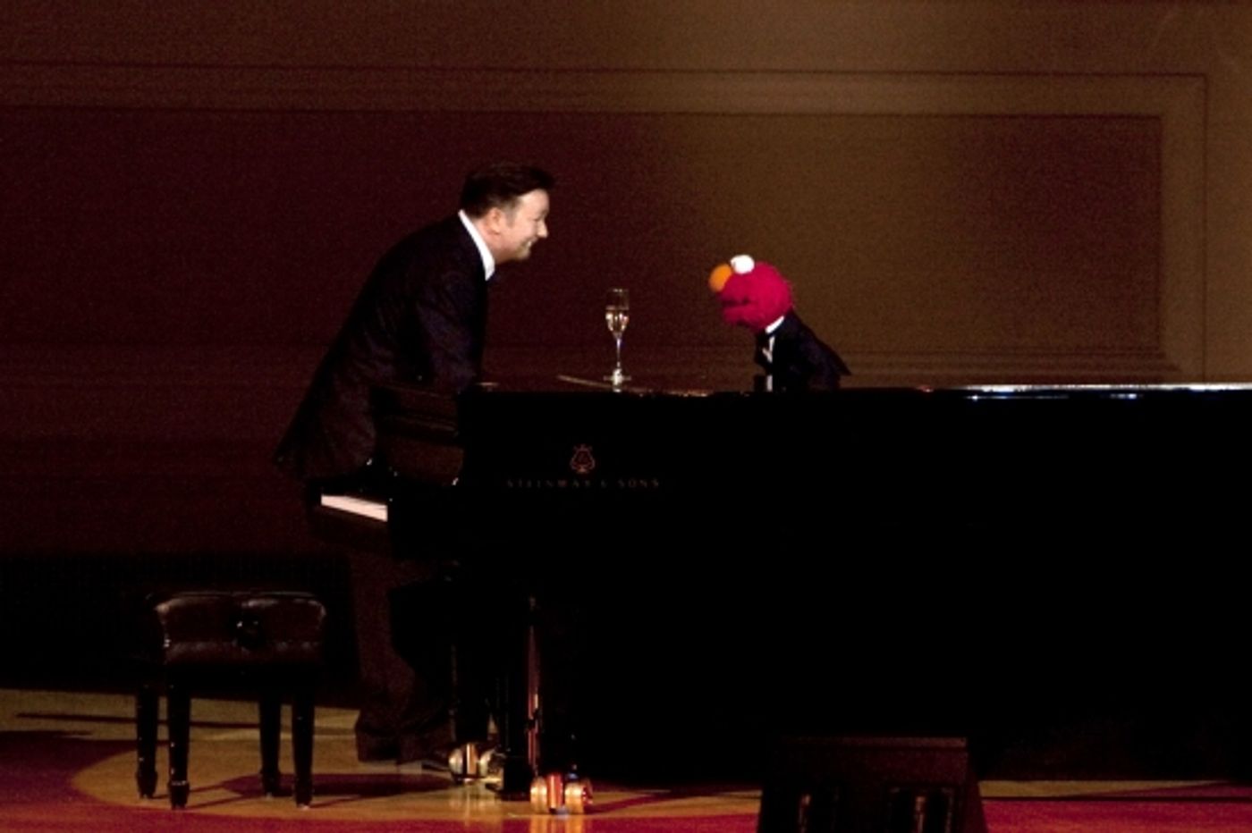 Photo Flash: Ricky Gervais and Elmo 'Play' Carnegie Hall Photo Flash: Ricky Gervais and Elmo 'Play' Carnegie Hall Image