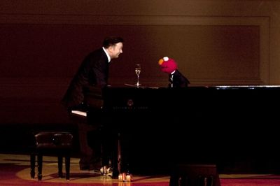  Ricky Gervais and Elmo Photo