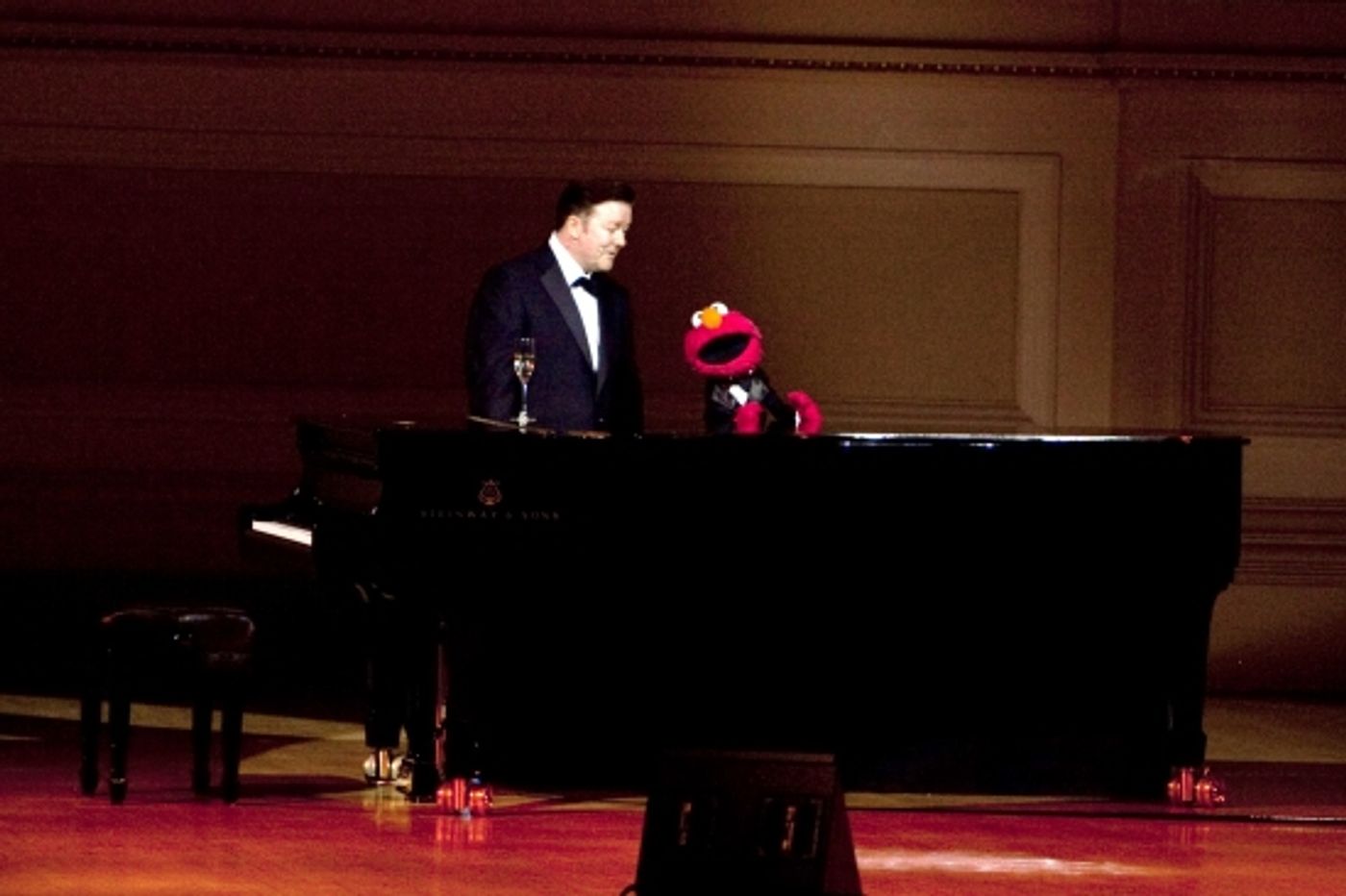 Photo Flash: Ricky Gervais and Elmo 'Play' Carnegie Hall Photo Flash: Ricky Gervais and Elmo 'Play' Carnegie Hall Image