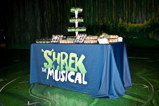 Photo Coverage: SHREK THE MUSICAL Celebrates One Year on Broadway and Bids Star Brian d'Arcy James Farewell — photo 1 of 18
