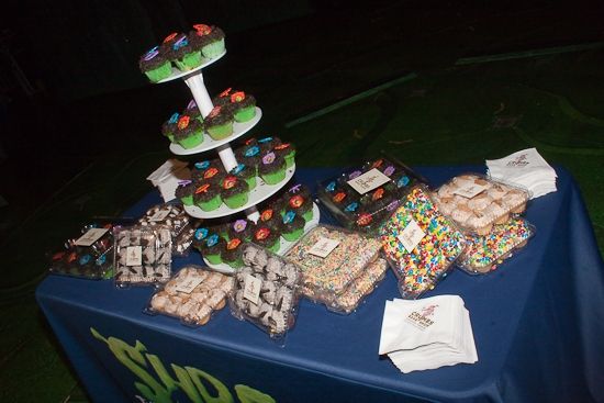 Photo Coverage: SHREK THE MUSICAL Celebrates One Year on Broadway and Bids Star Brian d'Arcy James Farewell — photo 2 of 18