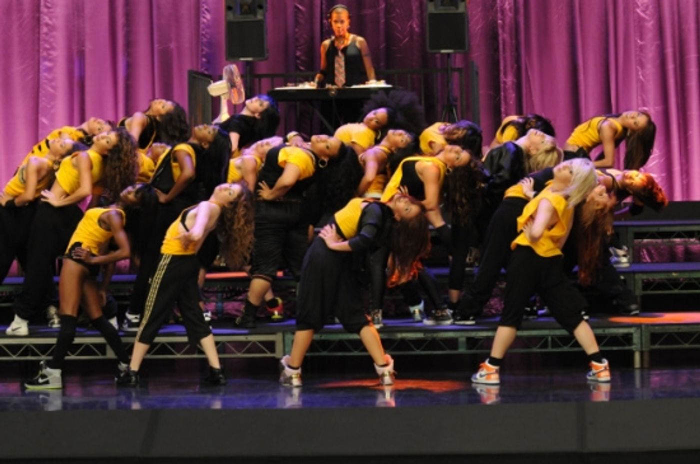 Photo Flash: Eve Guests on GLEE - Episode Sneak Peek!  Image