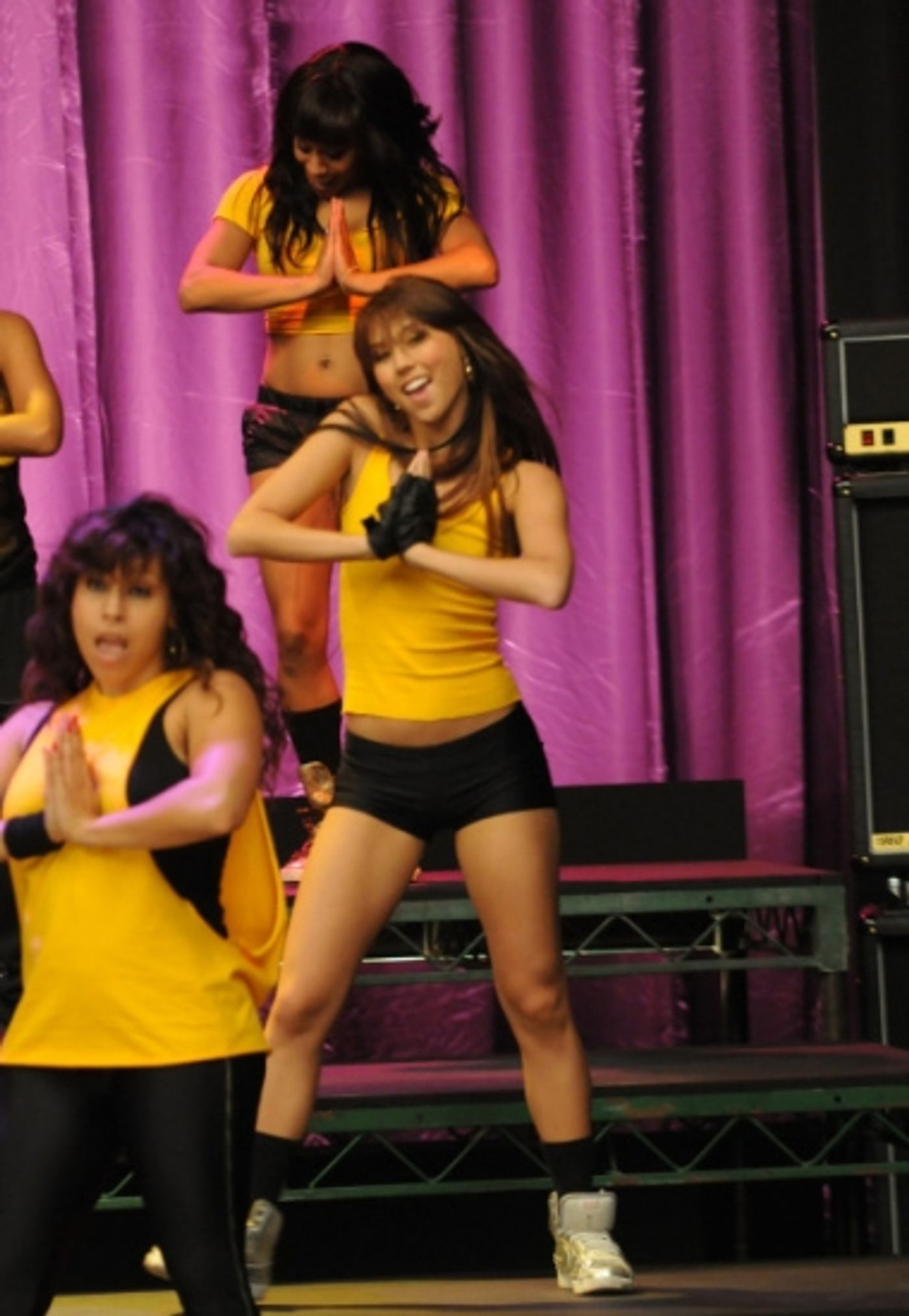 Photo Flash: Eve Guests on GLEE - Episode Sneak Peek!  Image