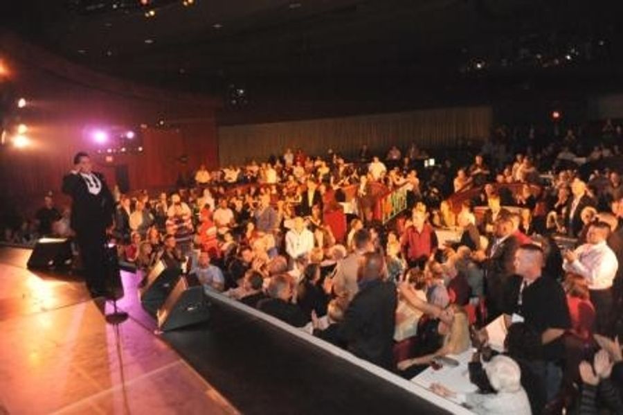 Photo Flash: Wayne Newton Honors Veterans Including 