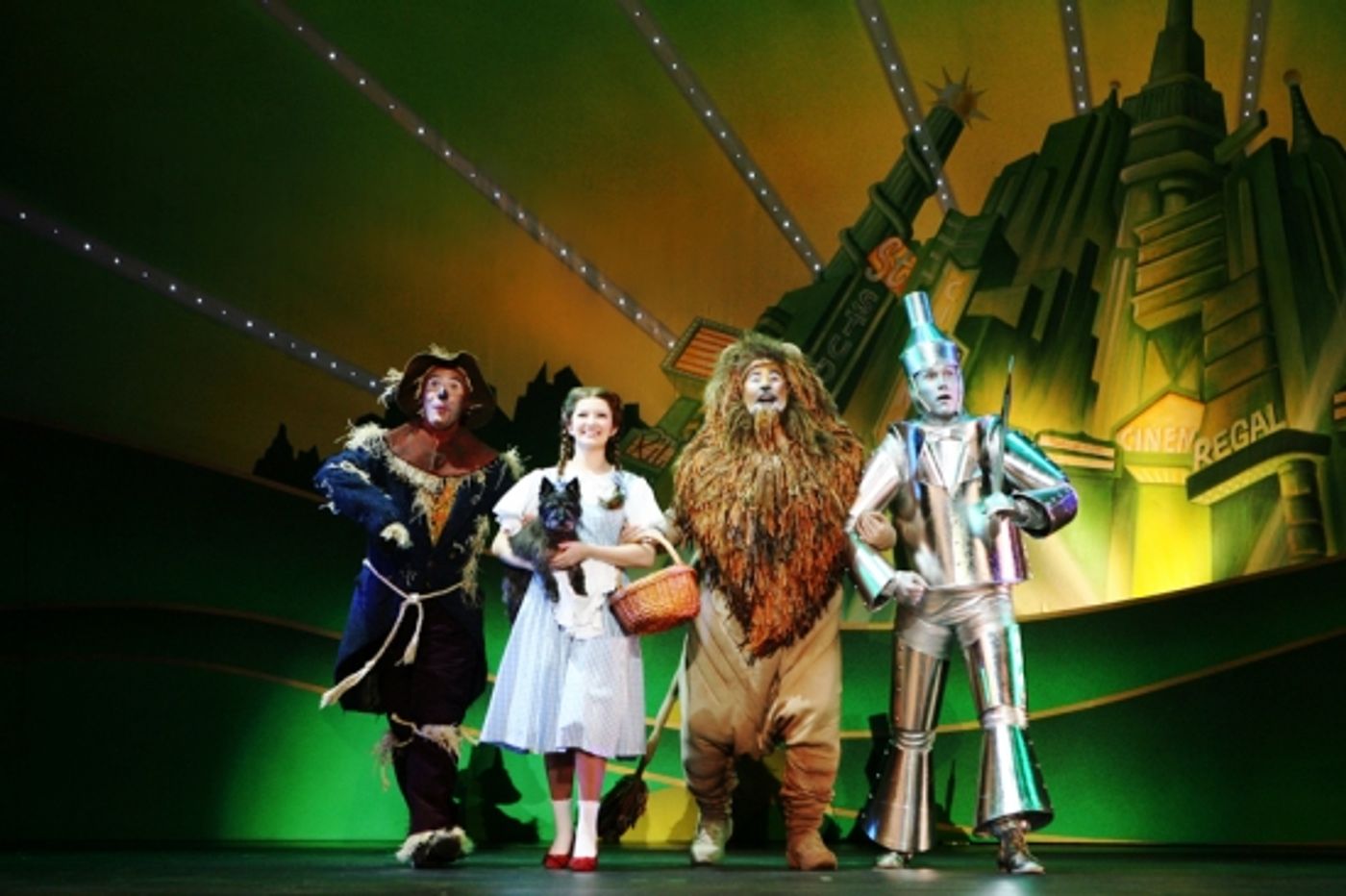 Photo Flash: THE WIZARD OF OZ National Tour Hits the Lyric Opera House!  Image
