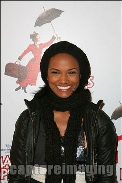 Mekia Cox Photo