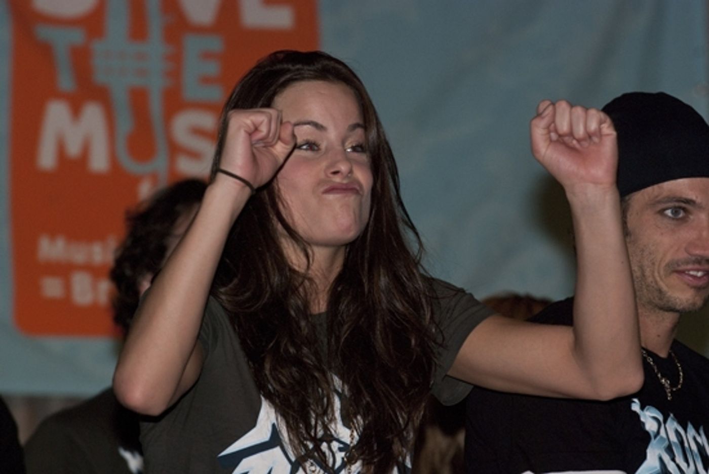 Photo Coverage: ROCK OF AGES and VH1 Save The Music Visit PS/IS 111  Image