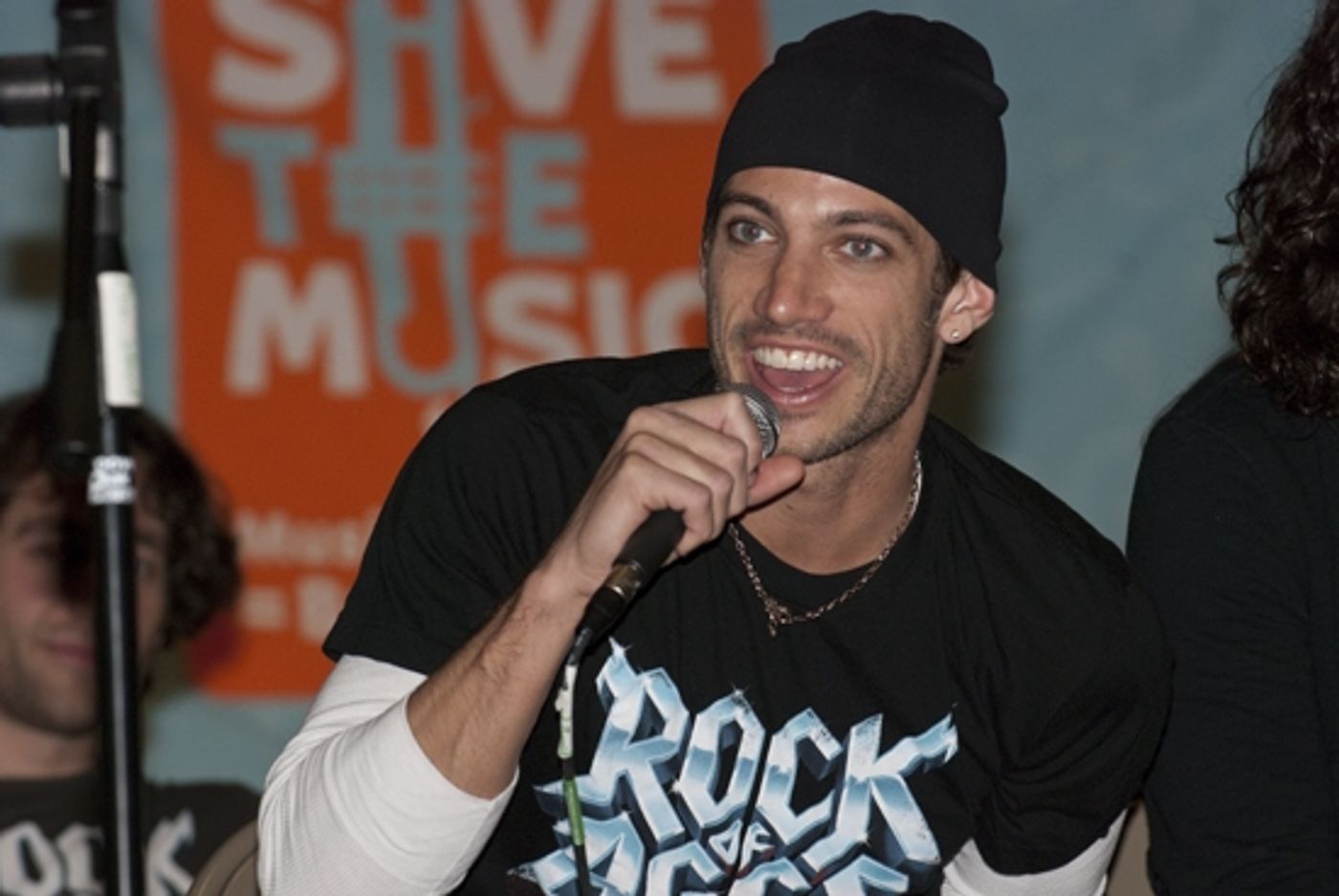 Photo Coverage: ROCK OF AGES and VH1 Save The Music Visit PS/IS 111  Image