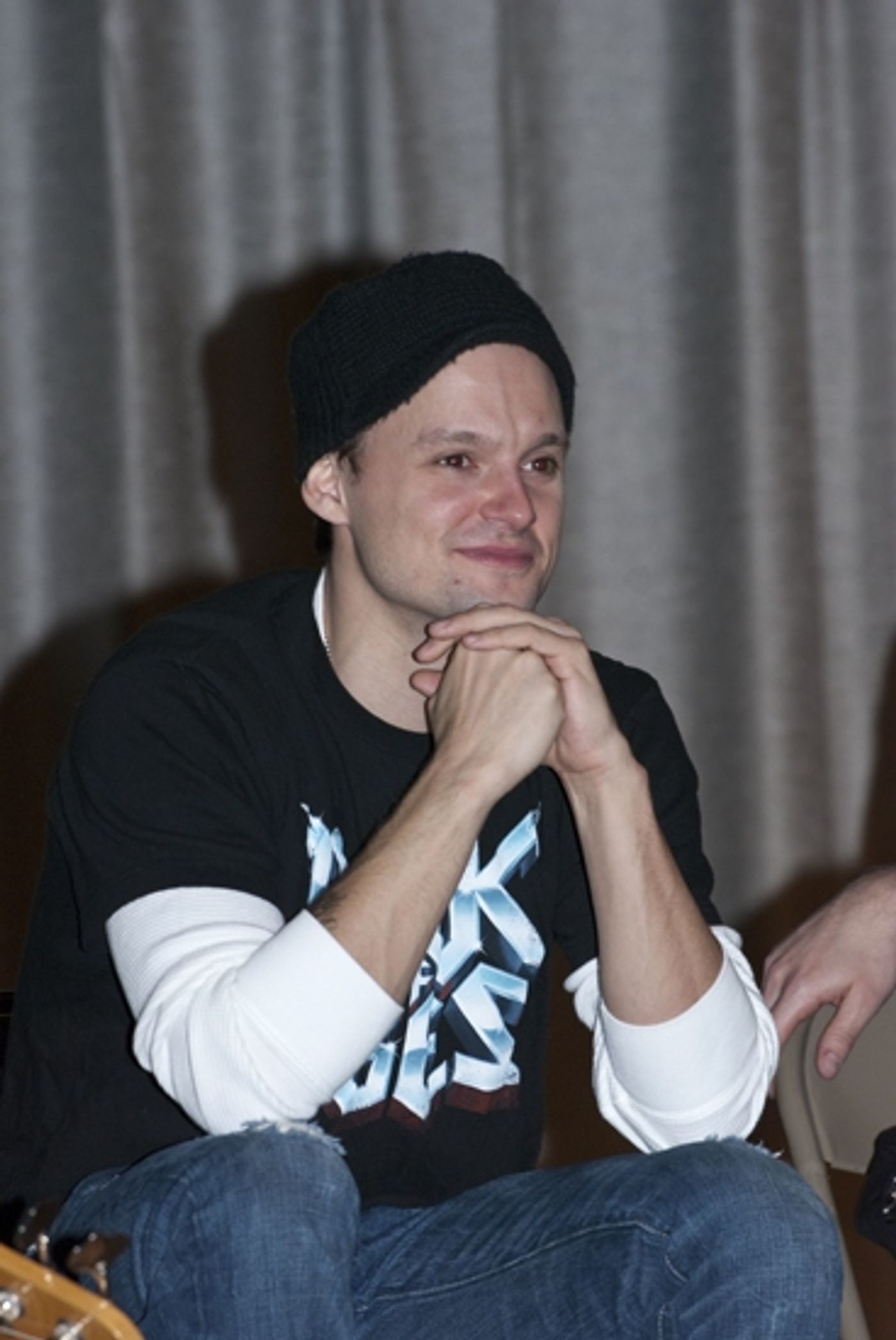 Photo Coverage: ROCK OF AGES and VH1 Save The Music Visit PS/IS 111  Image