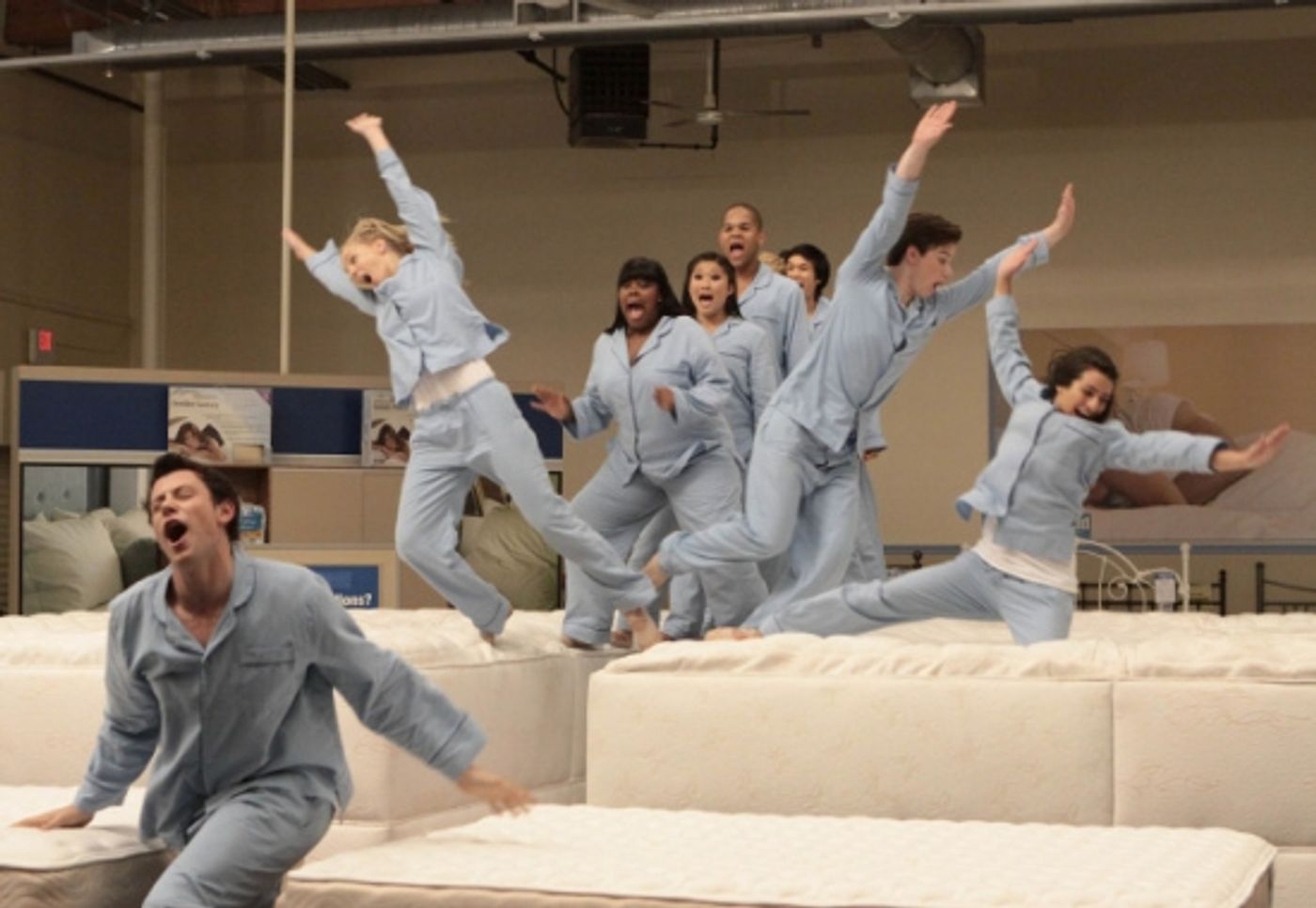 Photo Flash: GLEE - Episode Sneak Peek - 'Mattress'  Image