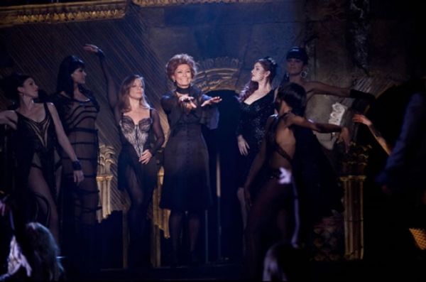 Sophia Loren and the ladies of NINE Photo