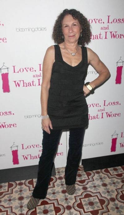 Rhea Perlman Photo