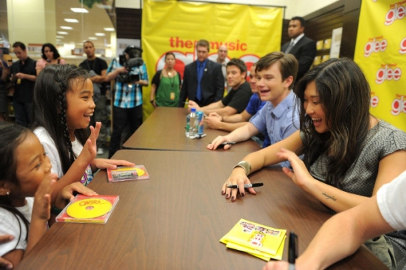 Photo Flash: The GLEE Cast CD Signing at LA's The Grove  Image