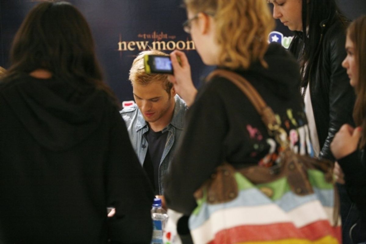 Kellan Lutz at 'TWILIGHT: New Moon' Stars Nikki Reed and Kellan Lutz Visit Toys R Us