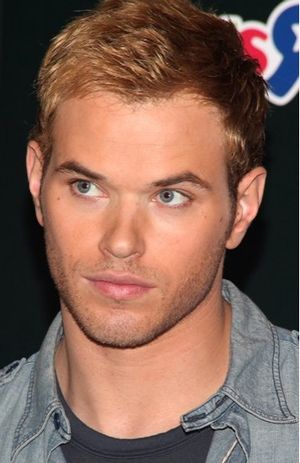 Kellan Lutz @ BroadwayWorld Kellan Lutz Photo