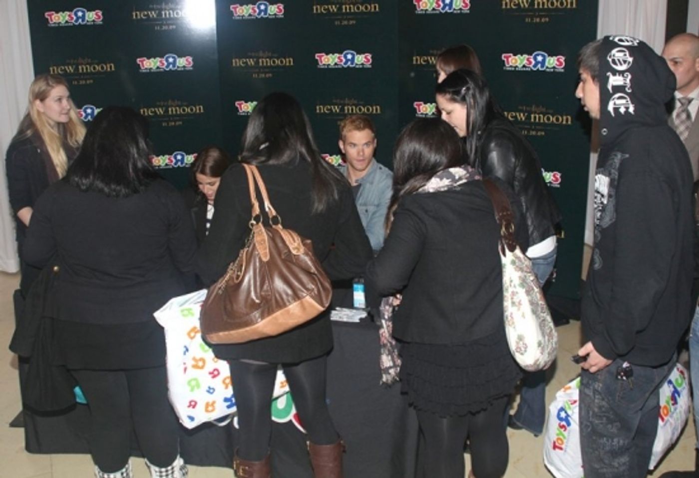 Photo Coverage: 'TWILIGHT: New Moon' Stars Nikki Reed and Kellan Lutz Visit Toys R Us  Image