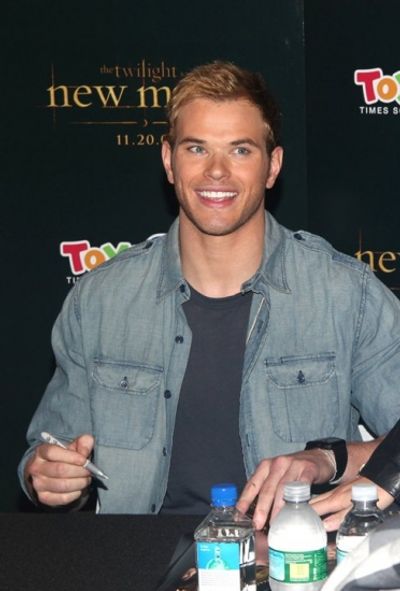 Kellan Lutz Photo