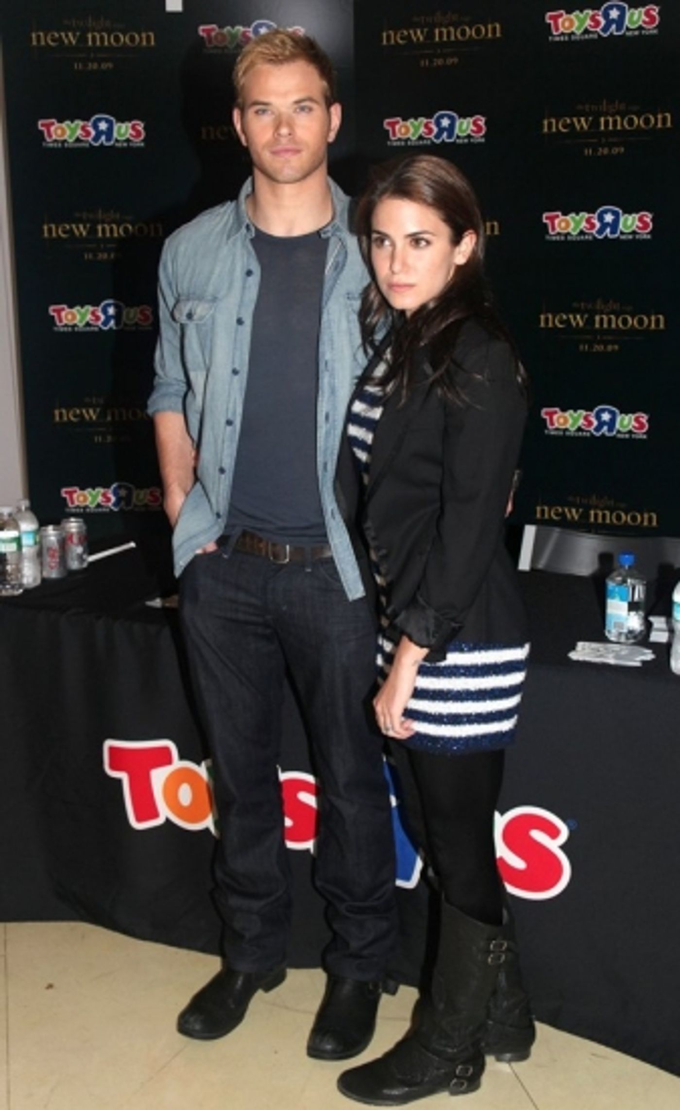 Photo Coverage: 'TWILIGHT: New Moon' Stars Nikki Reed and Kellan Lutz Visit Toys R Us  Image
