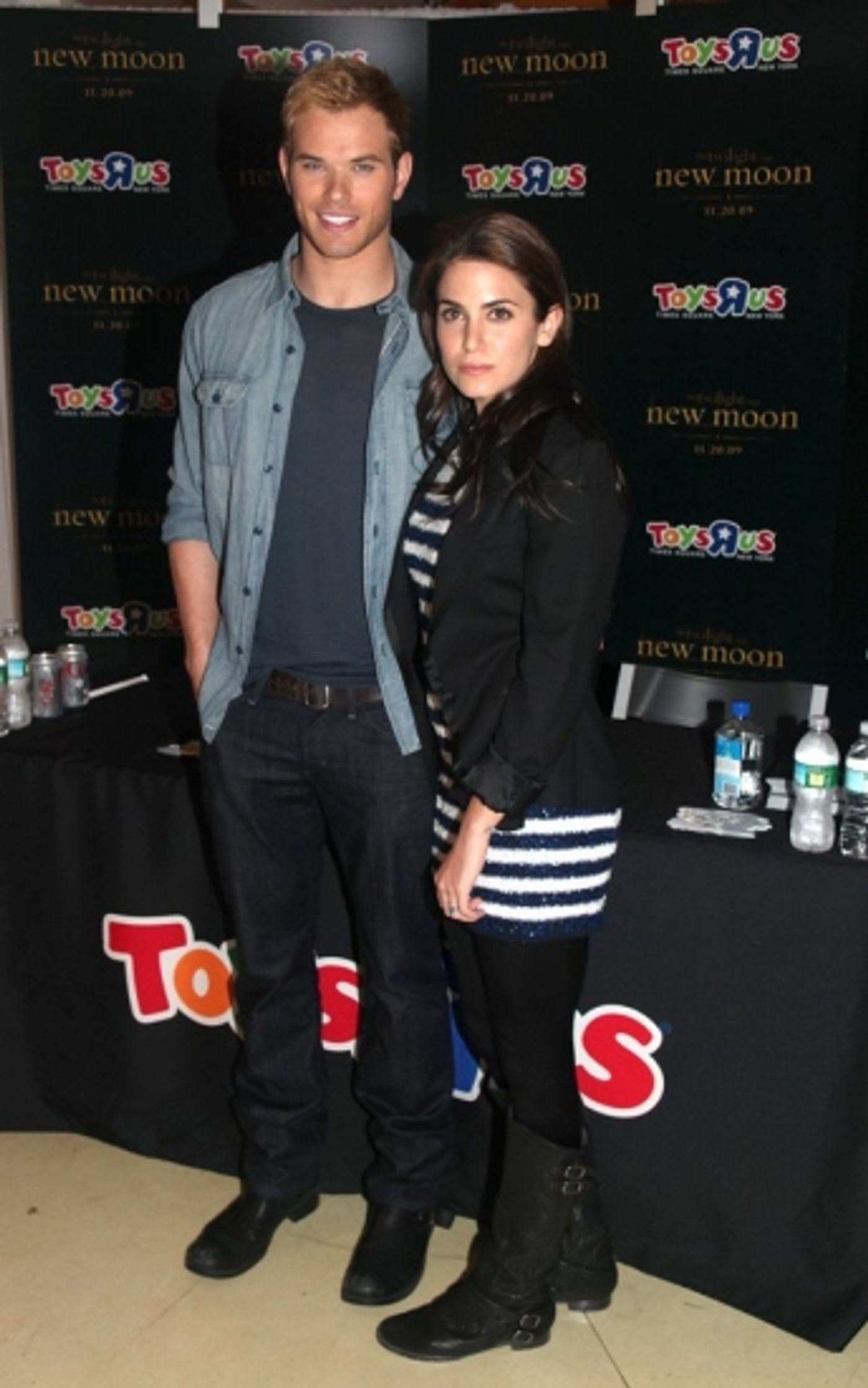 Photo Coverage: 'TWILIGHT: New Moon' Stars Nikki Reed and Kellan Lutz Visit Toys R Us  Image