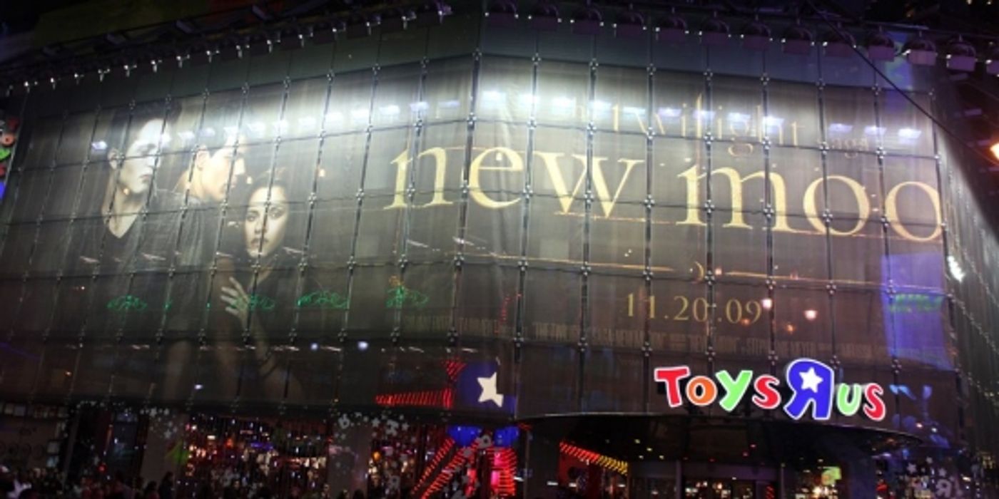 Photo Coverage: 'TWILIGHT: New Moon' Stars Nikki Reed and Kellan Lutz Visit Toys R Us Photo Coverage: 'TWILIGHT: New Moon' Stars Nikki Reed and Kellan Lutz Visit Toys R Us Image