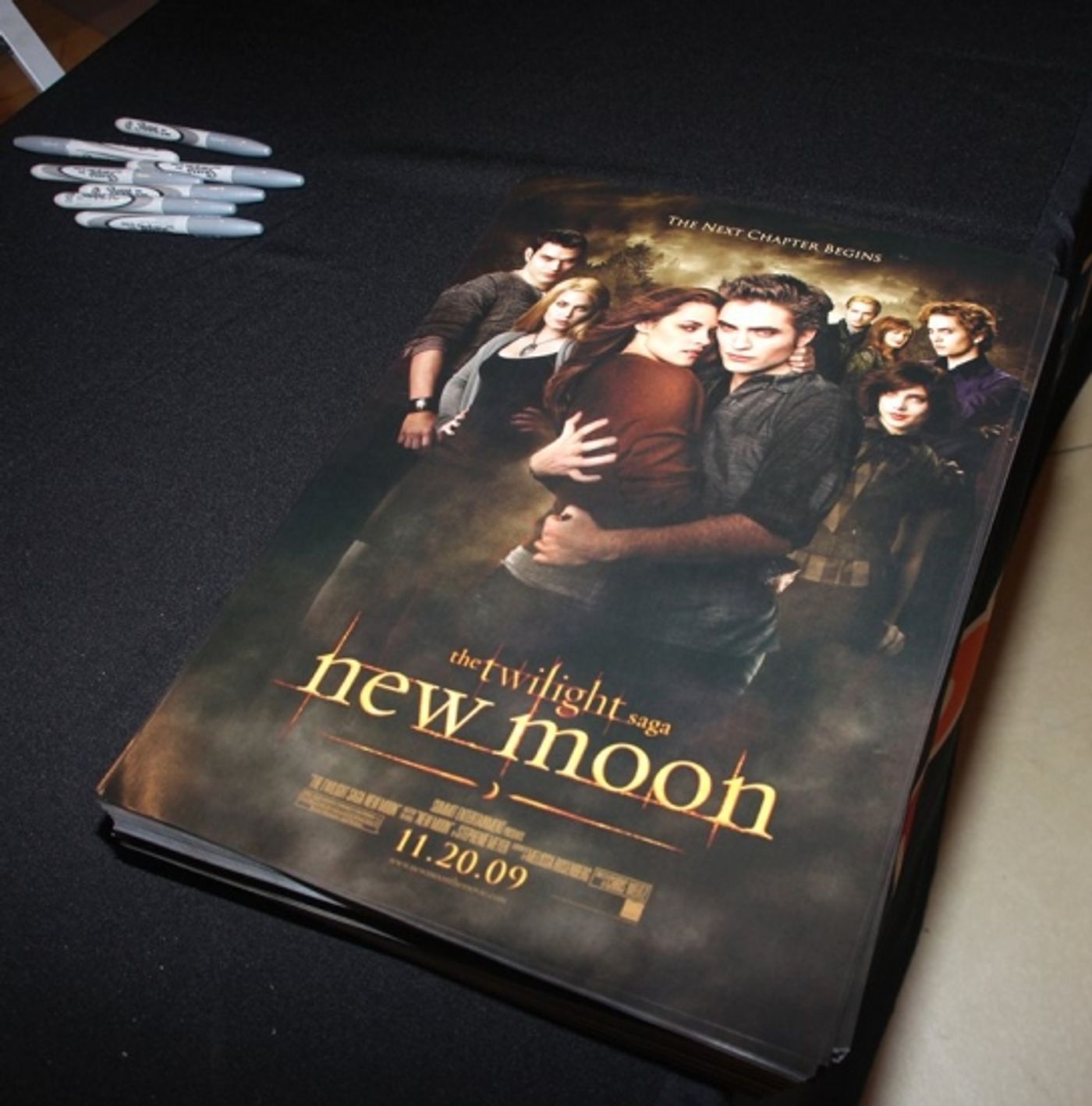 Photo Coverage: 'TWILIGHT: New Moon' Stars Nikki Reed and Kellan Lutz Visit Toys R Us Photo Coverage: 'TWILIGHT: New Moon' Stars Nikki Reed and Kellan Lutz Visit Toys R Us Image