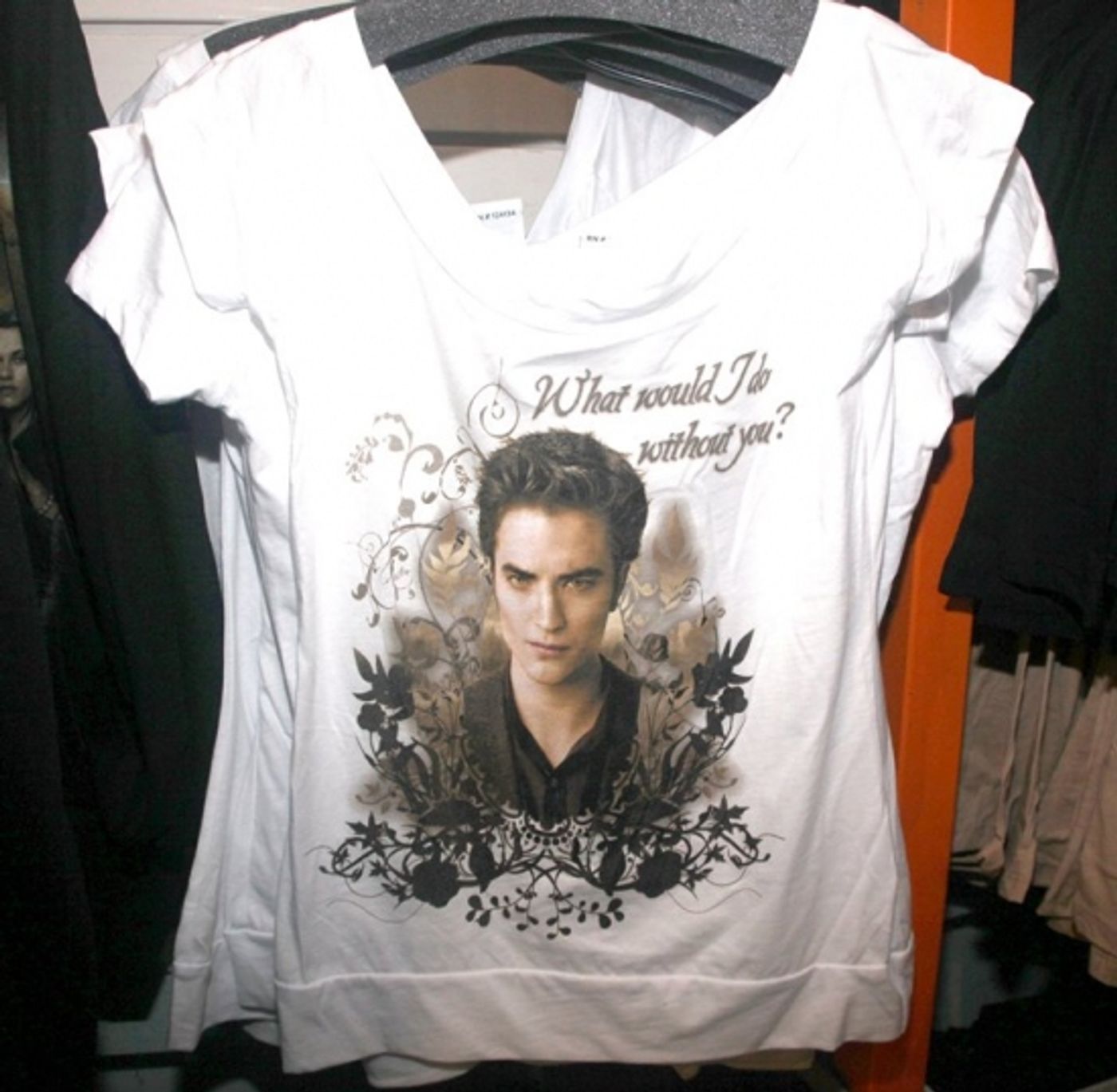 Photo Coverage: 'TWILIGHT: New Moon' Stars Nikki Reed and Kellan Lutz Visit Toys R Us Photo Coverage: 'TWILIGHT: New Moon' Stars Nikki Reed and Kellan Lutz Visit Toys R Us Image