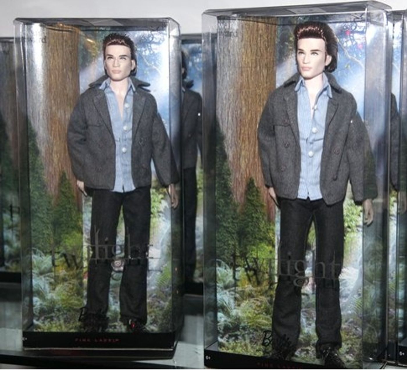 Photo Coverage: 'TWILIGHT: New Moon' Stars Nikki Reed and Kellan Lutz Visit Toys R Us Photo Coverage: 'TWILIGHT: New Moon' Stars Nikki Reed and Kellan Lutz Visit Toys R Us Image