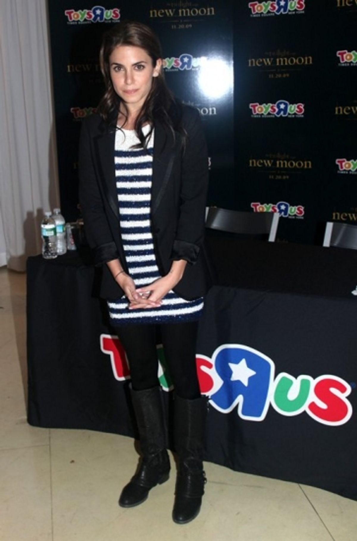 Nikki Reed at 'TWILIGHT: New Moon' Stars Nikki Reed and Kellan Lutz Visit Toys R Us
