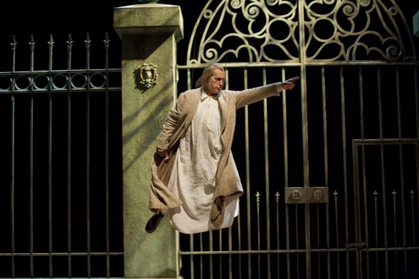 Photo Flash: Goodman Theatre's A CHRISTMAS CAROL  Image