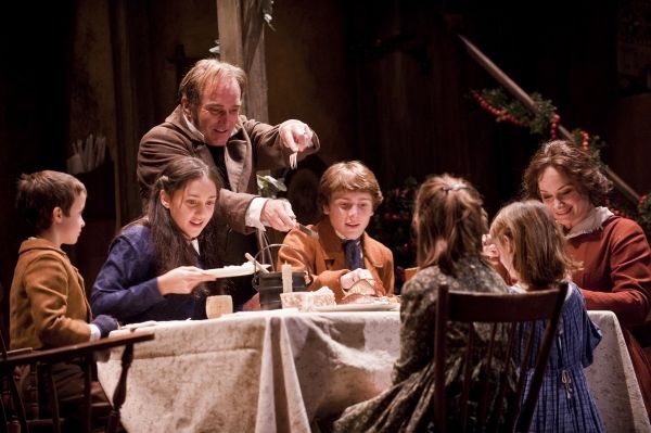  John Babbo (Tiny Tim), Lauren Patten (Martha Cratchit), Ron Rains (Bob Cratchit), Na Photo
