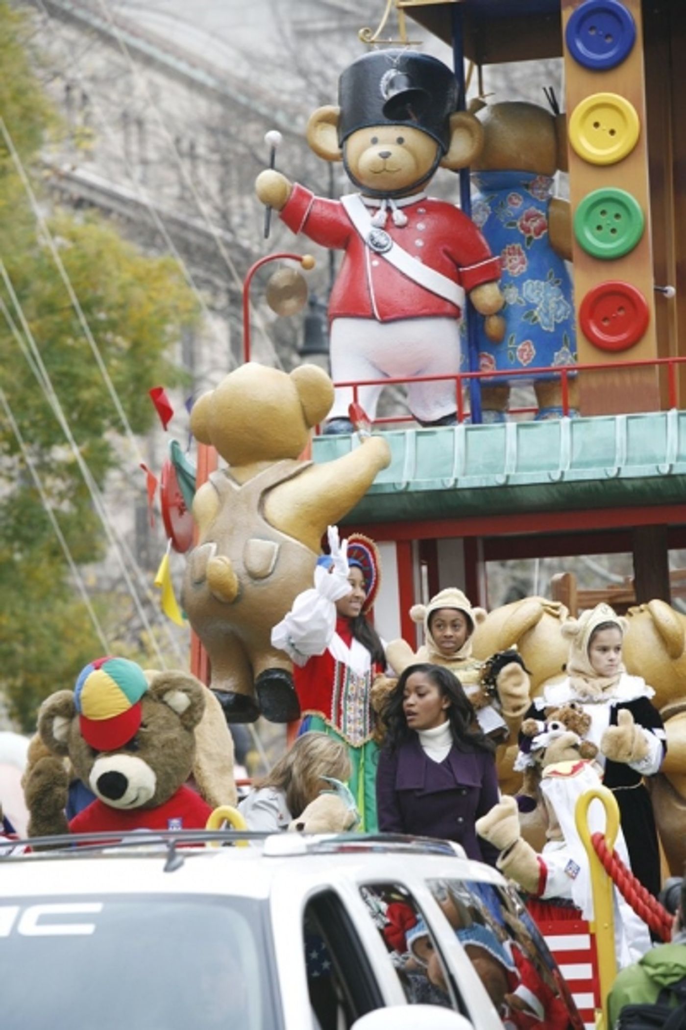 Photo Coverage: The 83rd Edition of the 'Macy's Thanksgiving Day Parade' - The Women  Image