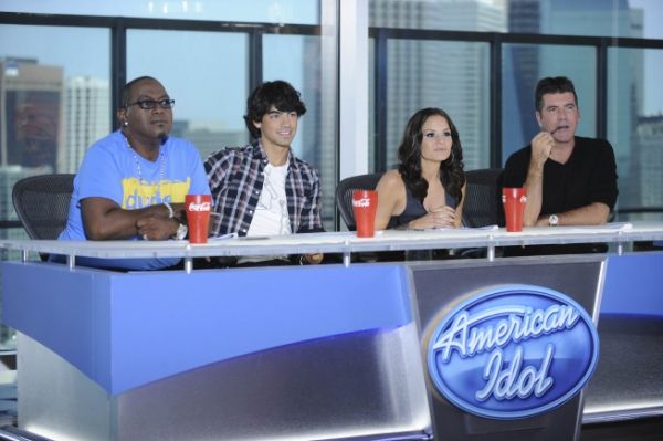 Randy Jackson, Kara DioGuardi, Joe Jonas and Simon Cowell Photo