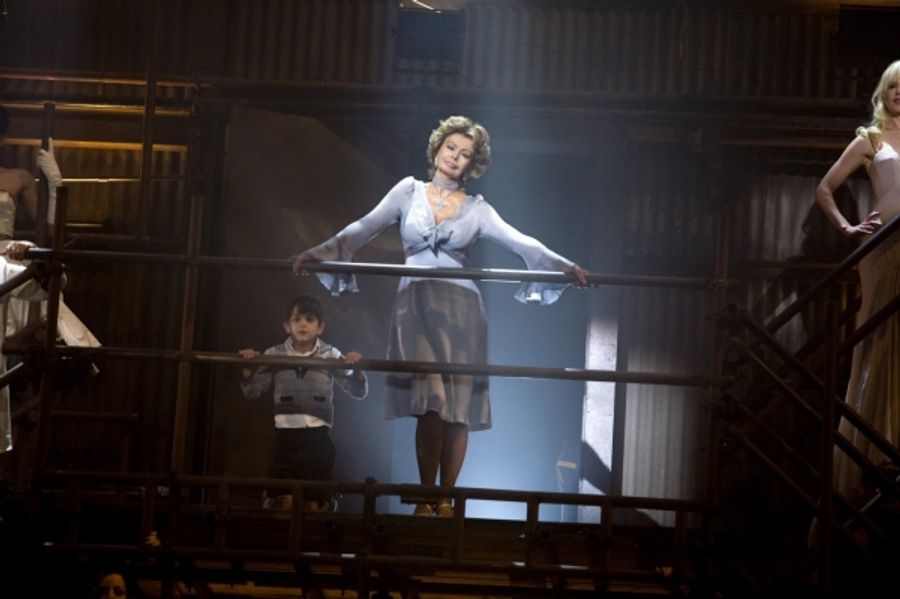 Photo Flash: New NINE Production Photos! Image
