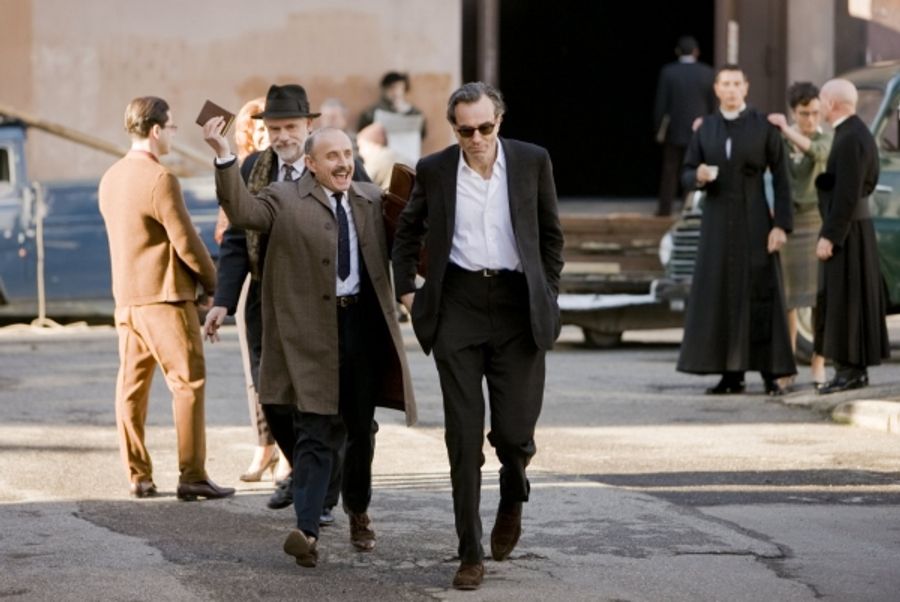 Photo Flash: New NINE Production Photos! Image