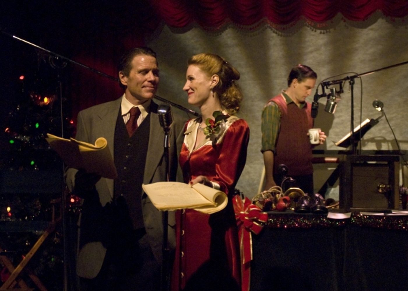 Photo Flash: IT'S A WONDERFUL LIFE: A LIVE RADIO PLAY at Taproot Theatre  Image