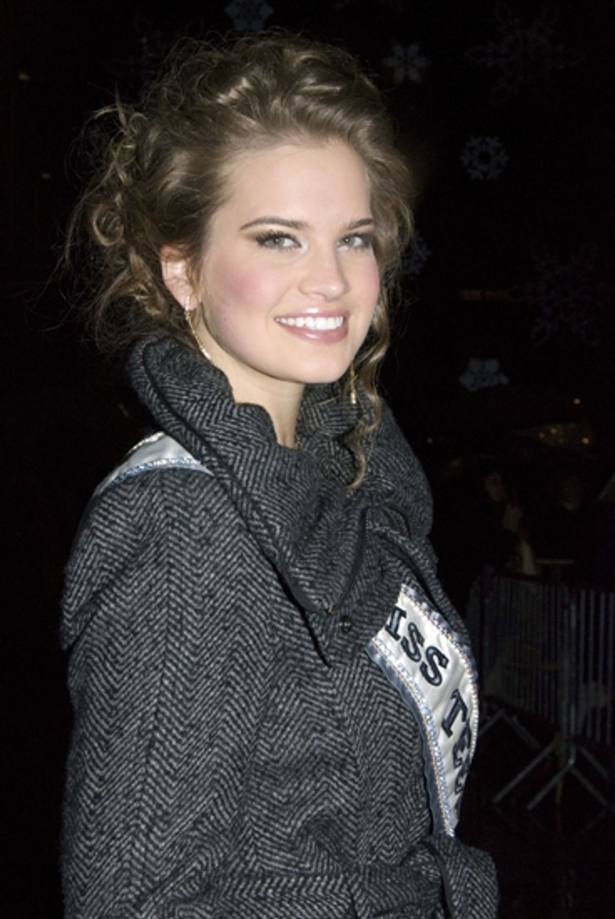 Miss Teen USA Stormi Bree Henley at 2009 Rockefeller Christmas Tree Lighting!