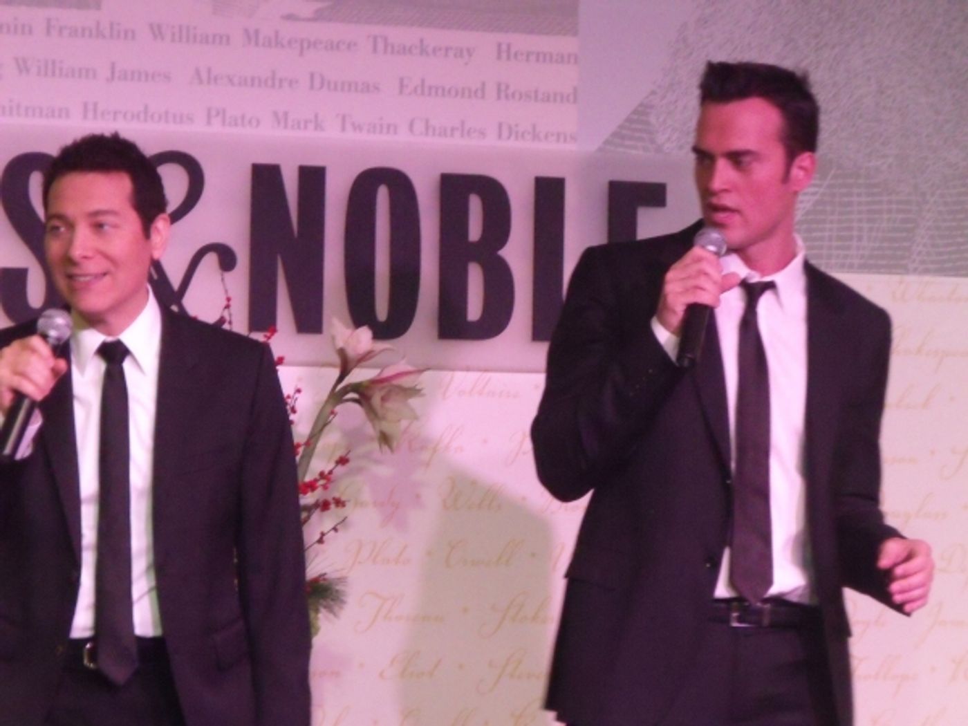 Photo Coverage: Michael Feinstein and Cheyenne Jackson Sign and Sing at Barnes & Noble  Image