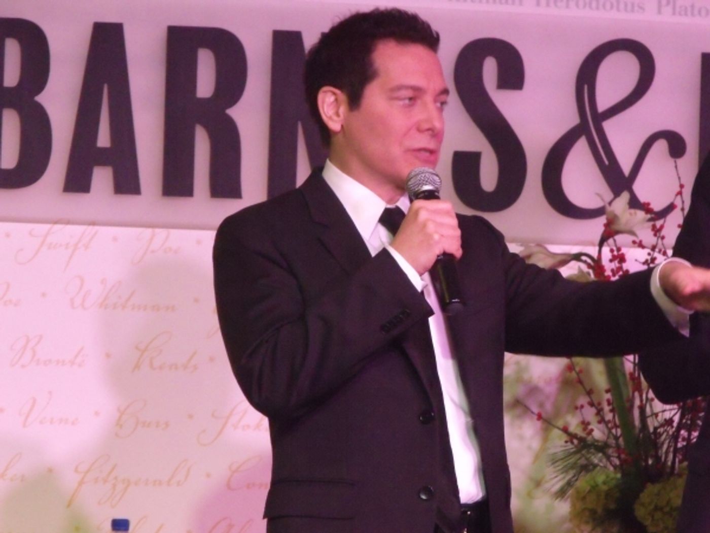 Photo Coverage: Michael Feinstein and Cheyenne Jackson Sign and Sing at Barnes & Noble  Image