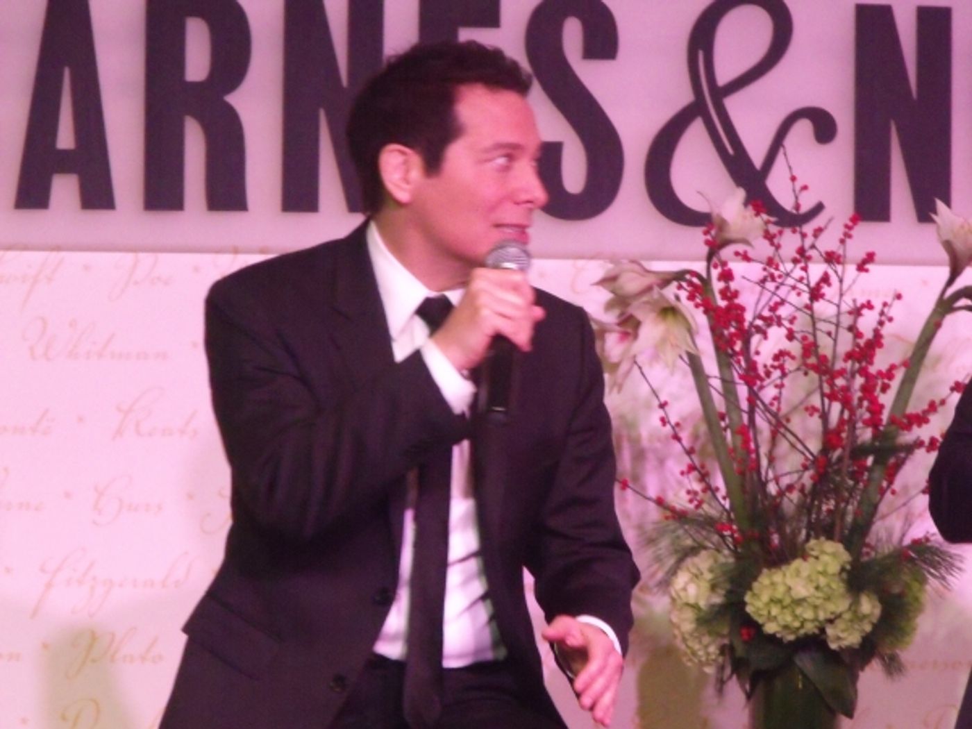 Photo Coverage: Michael Feinstein and Cheyenne Jackson Sign and Sing at Barnes & Noble  Image
